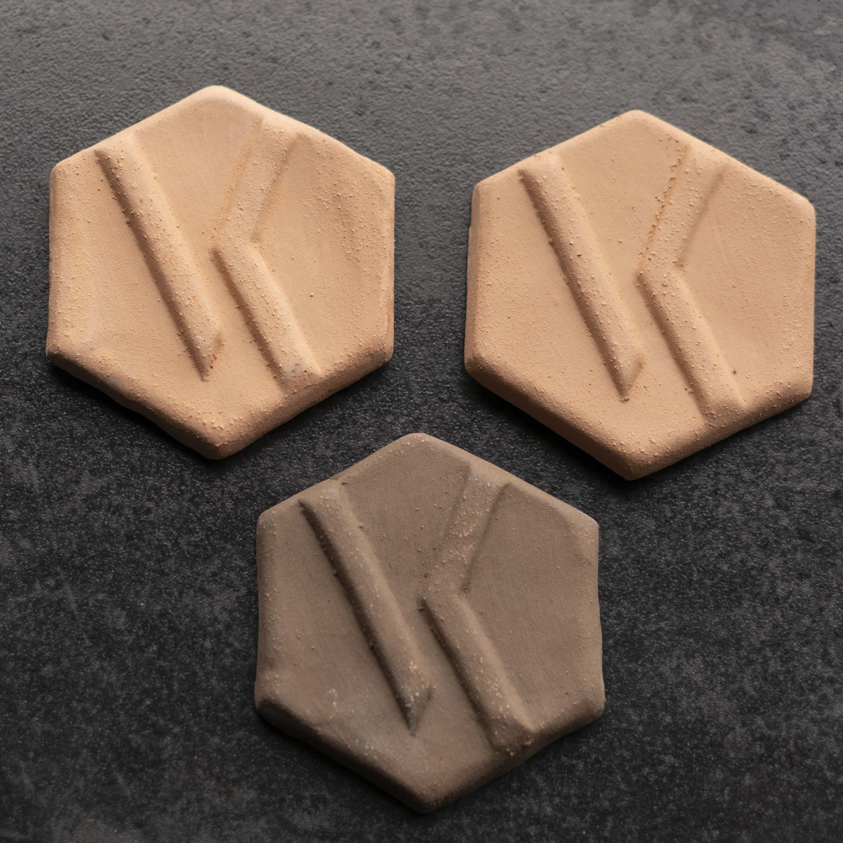 Ve-Ka aardewerk boetseerklei zwart-donkerbruinbakkend 0–0,5 mm chamotte - K-32000