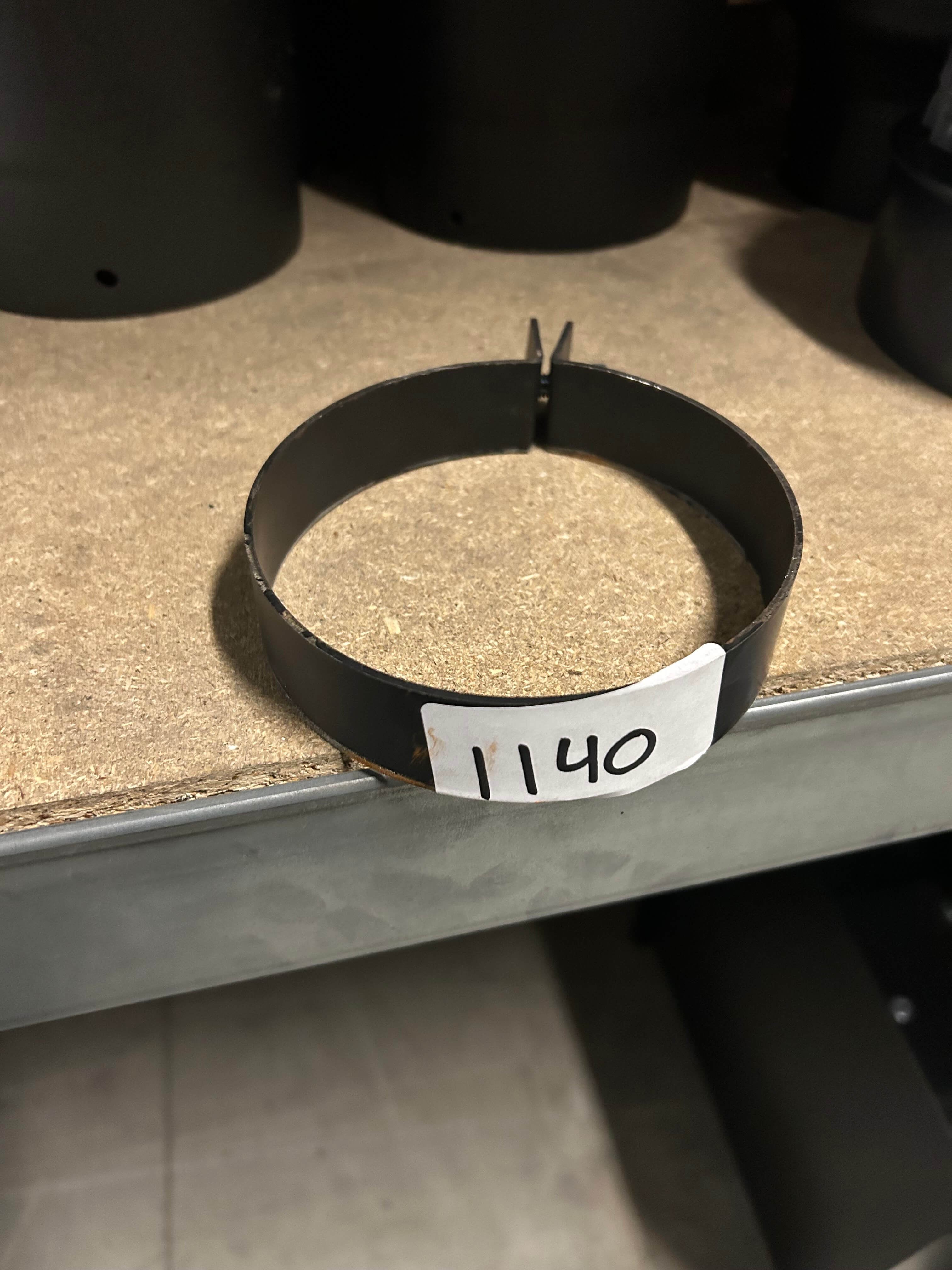 Outlet klemband voor stalen paspijp ø130mm