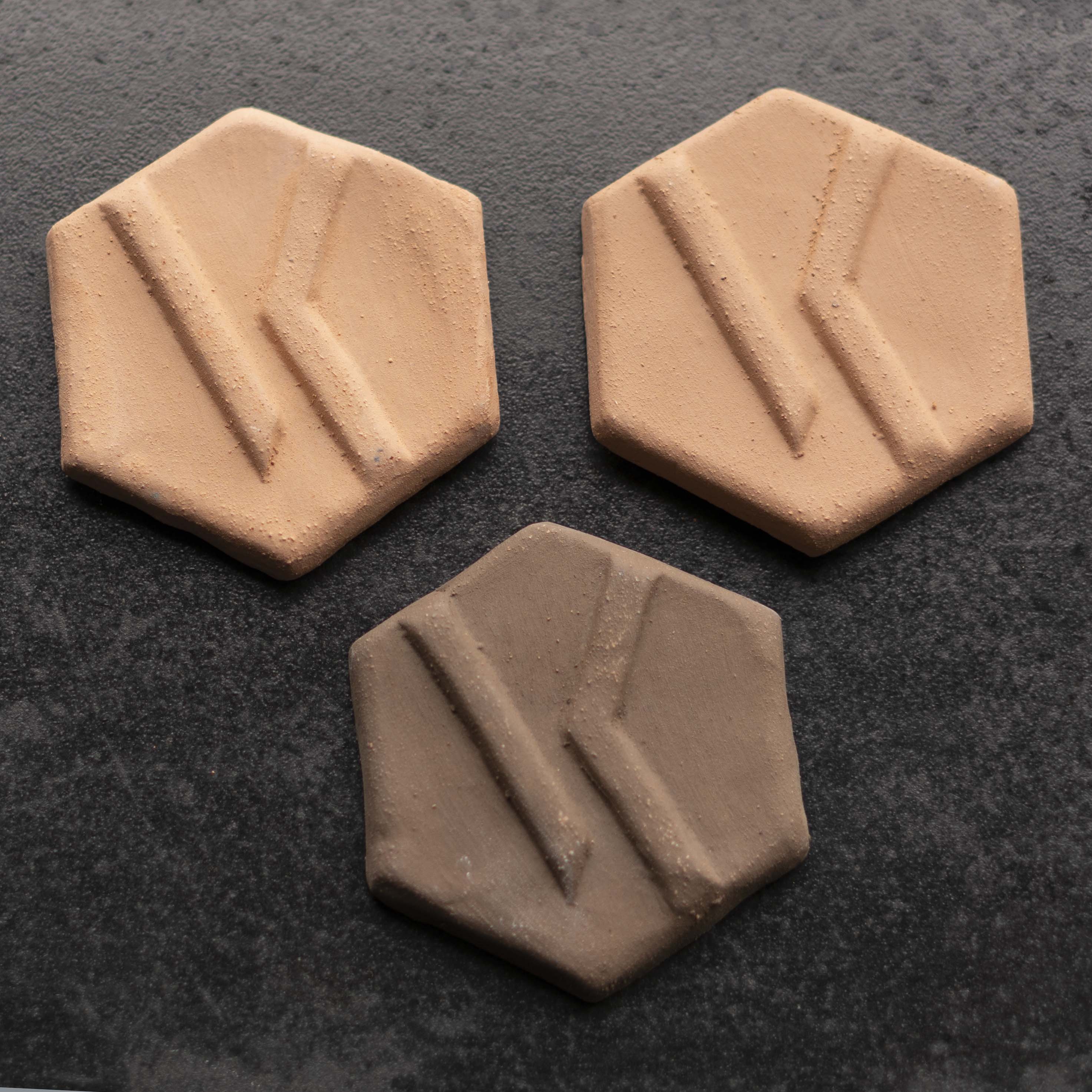 Ve-Ka aardewerk boetseerklei zwart-donkerbruinbakkend 2,0 mm chamotte -  K-42000