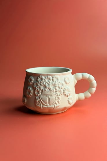 Bloemenauto reliëfmok van keramiek biscuit - 220 ml